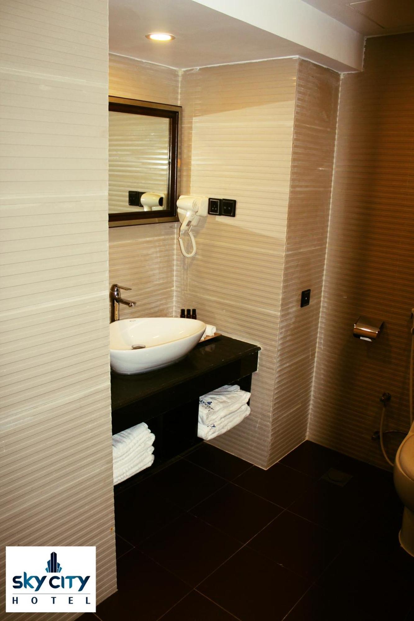 Sky City Hotel Дакка Екстер'єр фото