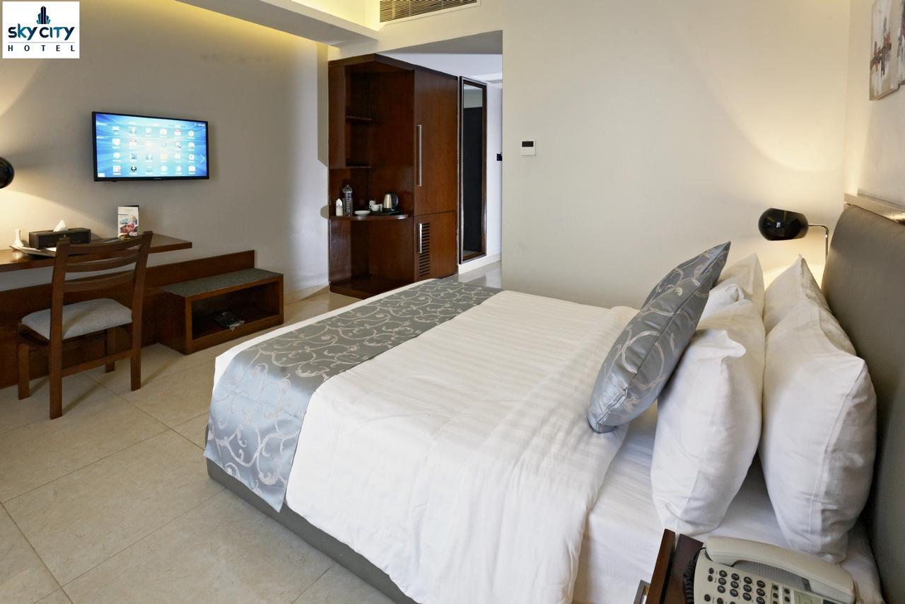 Sky City Hotel Дакка Екстер'єр фото